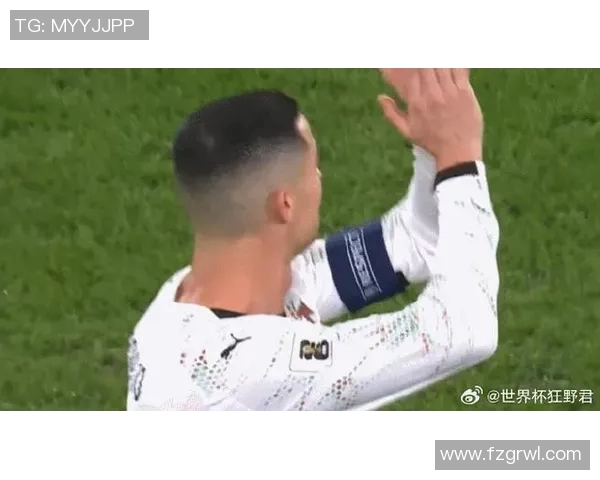 C罗肘击奥谢事件：激情、争议与足球的真实面貌